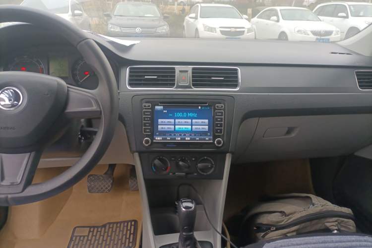 Used Skoda Rapid 2015 1.6L Automatic Smart Selection Model Audio And AC Panel