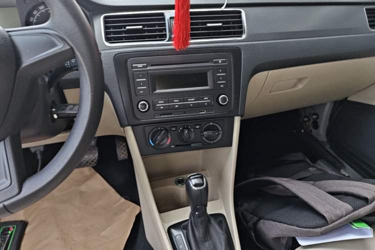 Used Skoda Rapid 2015 1.6L Automatic Smart Selection Model Audio And AC Panel