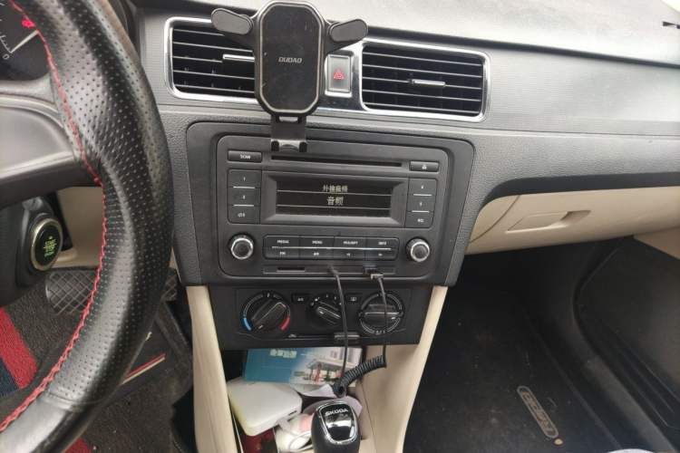 Used Skoda Rapid 2015 1.6L Automatic Smart Selection Model Audio And AC Panel