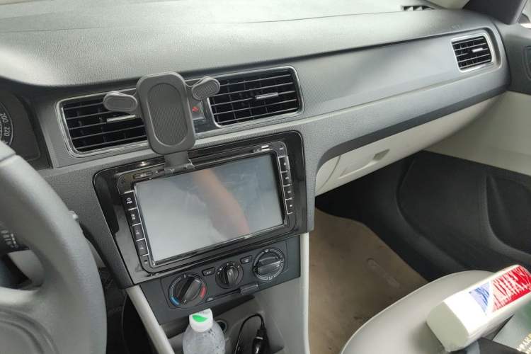 Used Skoda Rapid 2015 1.6L Manual Smart Selection Model Audio And AC Panel