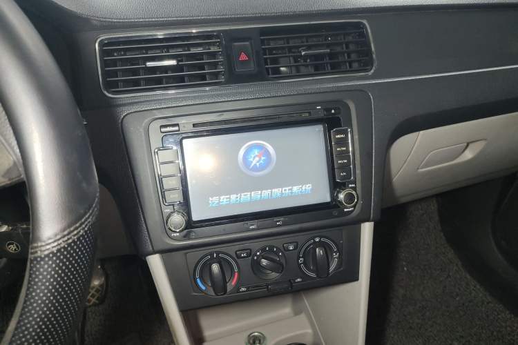 Used Skoda Rapid 2015 1.6L Automatic Smart Selection Model Audio And AC Panel