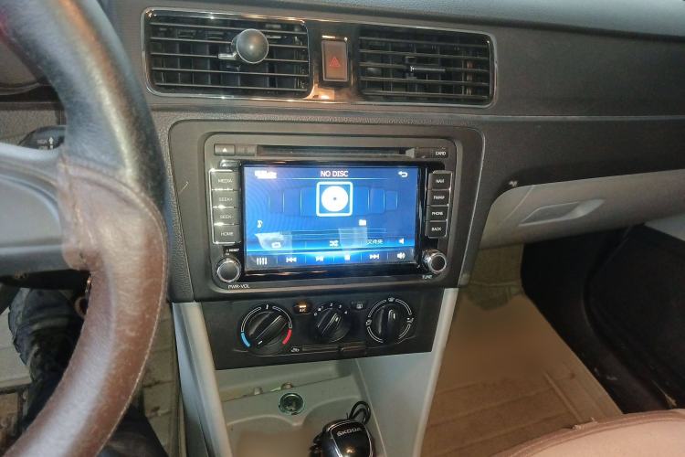 Used Skoda Rapid 2015 1.6L Automatic Smart Selection Model Audio And AC Panel