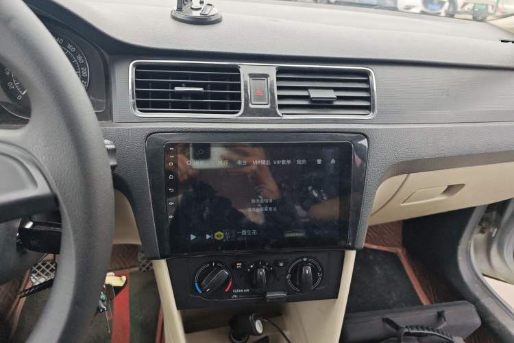 Used Skoda Rapid 2015 1.6L Manual Smart Selection Model Audio And AC Panel