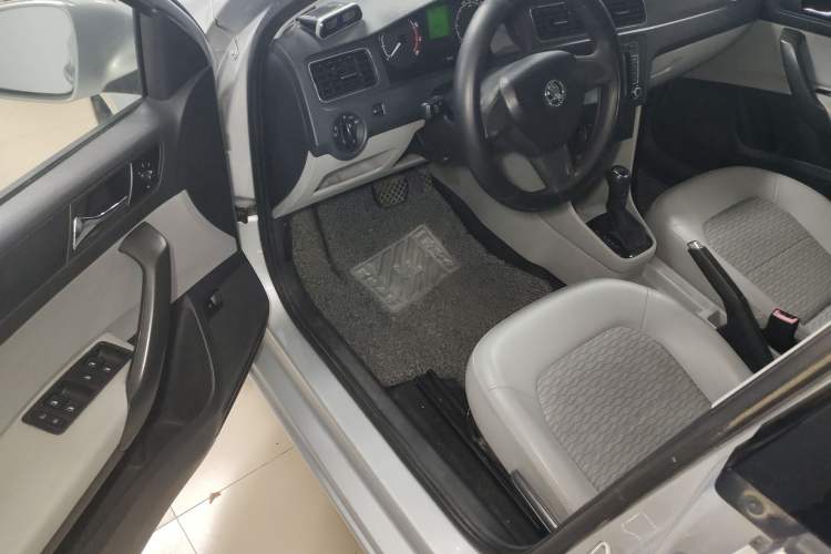 Used Skoda Rapid 2015 1.6L Automatic Smart Selection Model Driver Seat