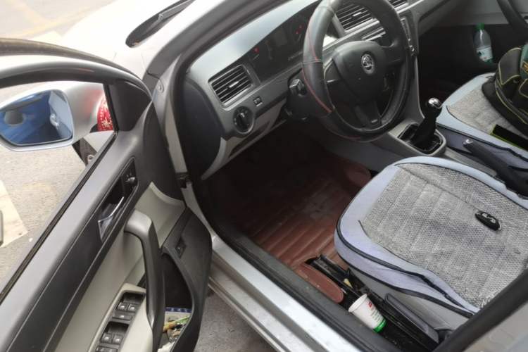 Used Skoda Rapid 2015 1.6L Manual Smart Selection Model Driver Seat