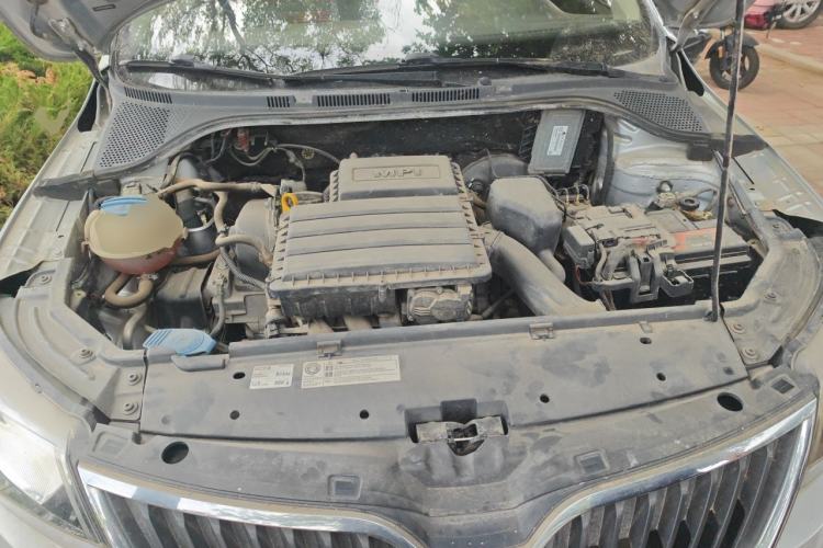 Used Skoda Rapid 2015 1.6L Manual Le Xuan Model Engine Bay
