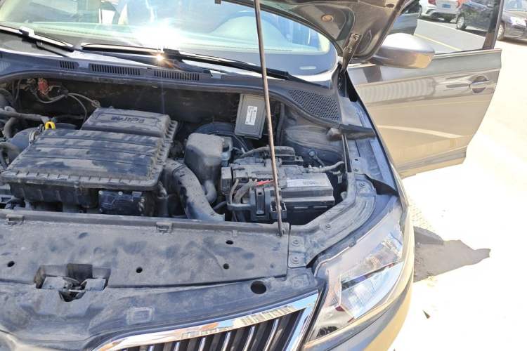 Used Skoda Rapid 2015 1.6L Automatic Preferred Model Engine Bay Left