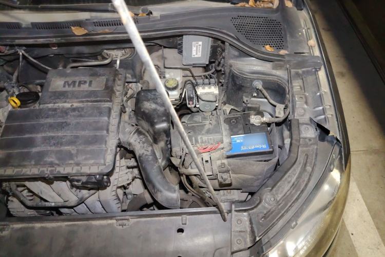 Used Skoda Rapid 2015 1.6L Manual Smart Selection Model Engine Bay Left