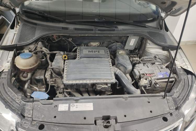 Used Skoda Rapid 2015 1.6L Automatic Smart Selection Model Engine Bay