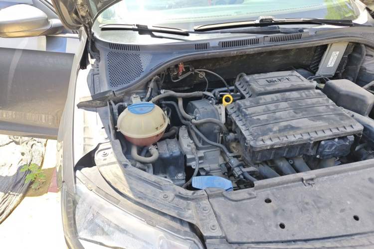 Used Skoda Rapid 2015 1.6L Automatic Preferred Model Engine Bay Right