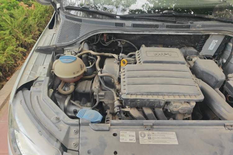 Used Skoda Rapid 2015 1.6L Manual Le Xuan Model Engine Bay Right