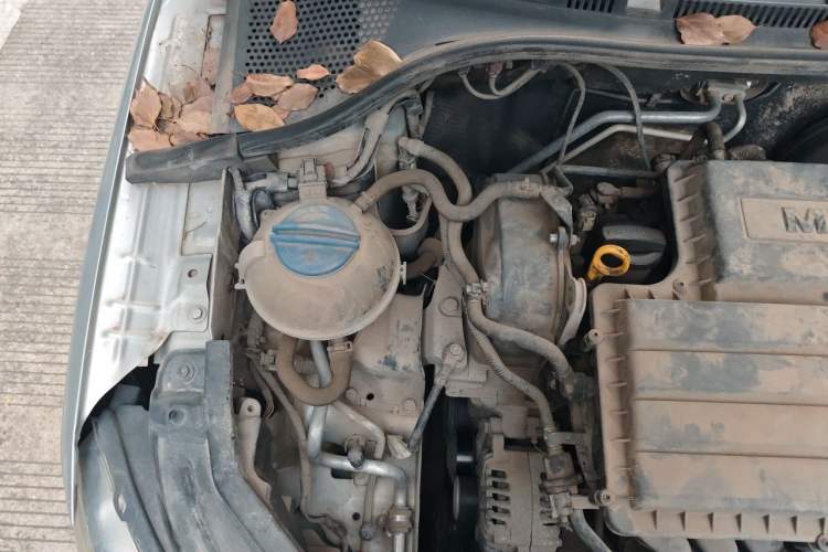 Used Skoda Rapid 2015 1.6L Manual Smart Selection Model Engine Bay Right
