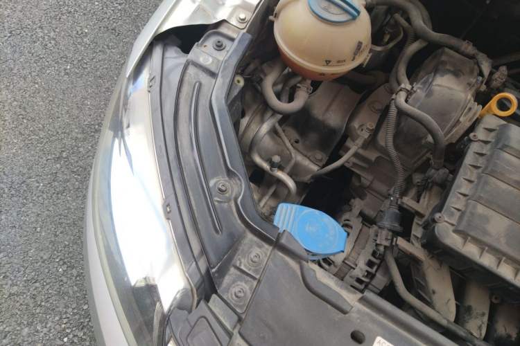 Used Skoda Rapid 2015 1.6L Automatic Smart Selection Model Engine Bay Right
