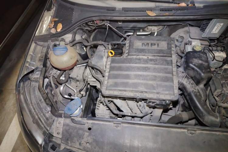 Used Skoda Rapid 2015 1.6L Manual Smart Selection Model Engine Bay Right