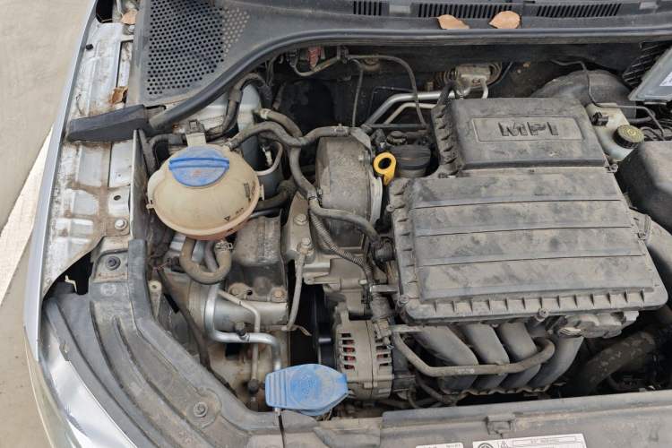 Used Skoda Rapid 2015 1.6L Manual Smart Selection Model Engine Bay Right