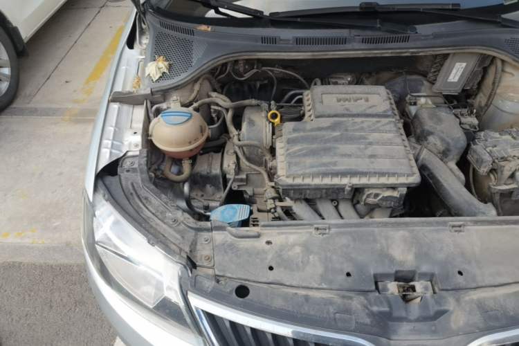 Used Skoda Rapid 2015 1.6L Manual Smart Selection Model Engine Bay Right