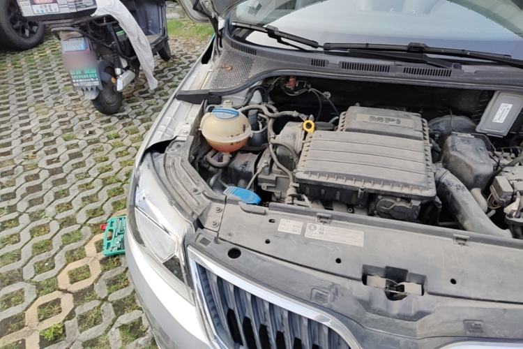 Used Skoda Rapid 2015 1.6L Automatic Smart Selection Model Engine Bay Right