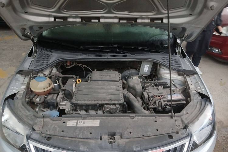 Used Skoda Rapid 2015 1.6L Automatic Smart Selection Model Engine Bay