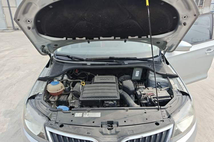 Used Skoda Rapid 2015 1.6L Manual Smart Selection Model Engine Bay