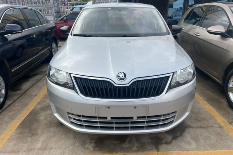 Used Skoda Rapid 2015 1.6L Manual Le Xuan Model Exterior 1