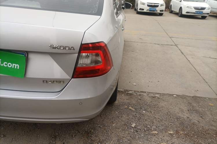 Used Skoda Rapid 2015 1.6L Automatic Smart Selection Model Exterior 3