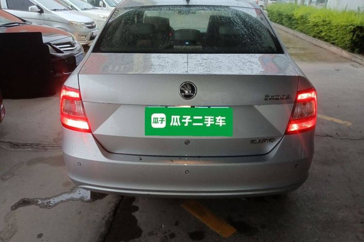 Used Skoda Rapid 2015 1.6L Automatic Smart Selection Model Exterior 4