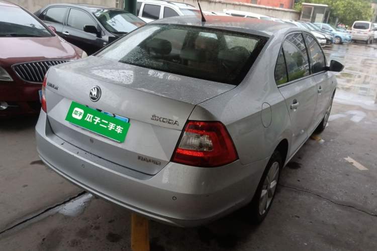 Used Skoda Rapid 2015 1.6L Automatic Smart Selection Model Exterior 5