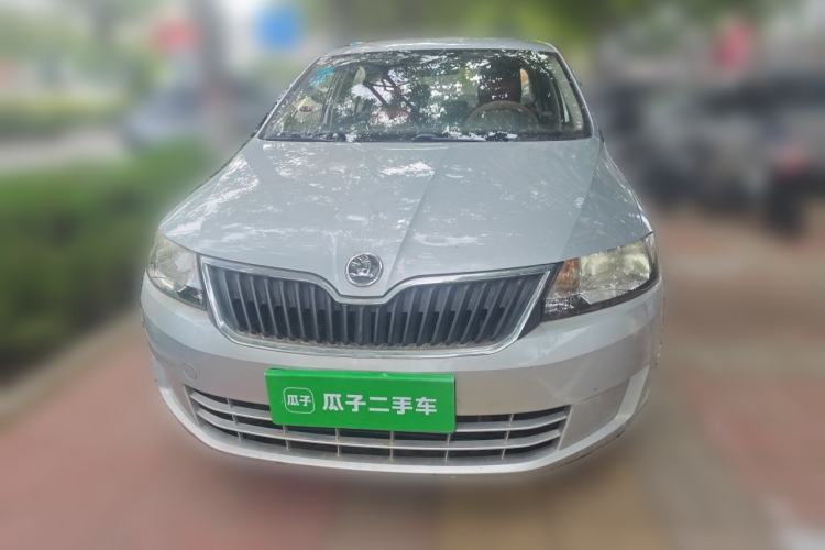 Used Skoda Rapid 2015 1.6L Manual Le Xuan Model Front