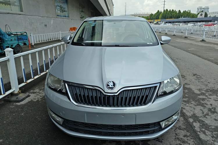 Used Skoda Rapid 2015 1.6L Automatic Smart Selection Model Front
