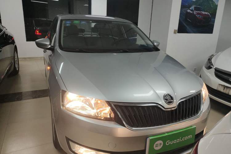 Used Skoda Rapid 2015 1.6L Automatic Smart Selection Model Front