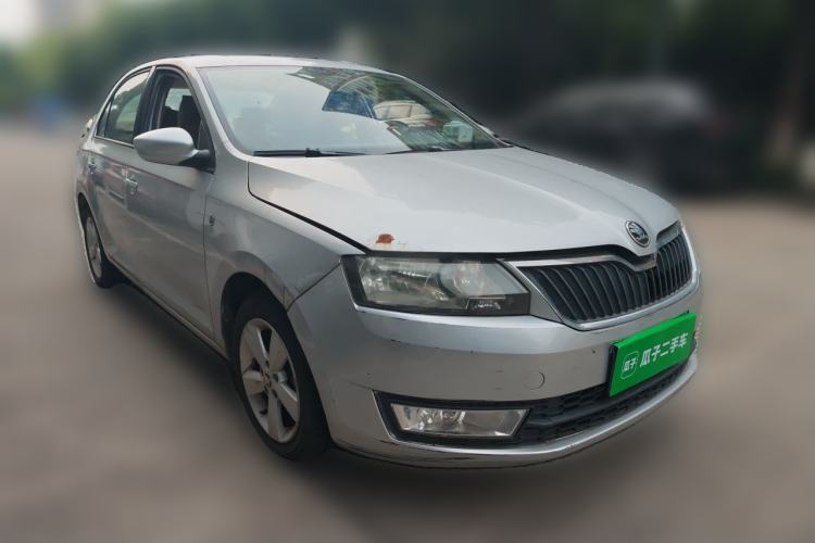 Used Skoda Rapid 2015 1.6L Manual Smart Selection Model Front Right 45 Deg