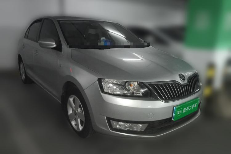 Used Skoda Rapid 2015 1.6L Automatic Smart Selection Model Front Right 45 Deg