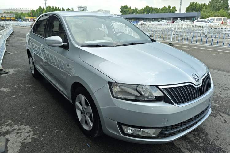 Used Skoda Rapid 2015 1.6L Automatic Smart Selection Model Front Right 45 Deg