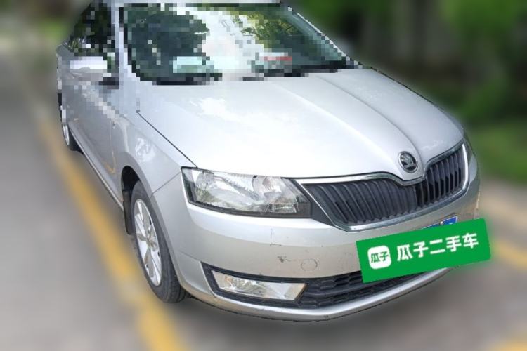Used Skoda Rapid 2015 1.6L Automatic Smart Selection Model Front Right 45 Deg