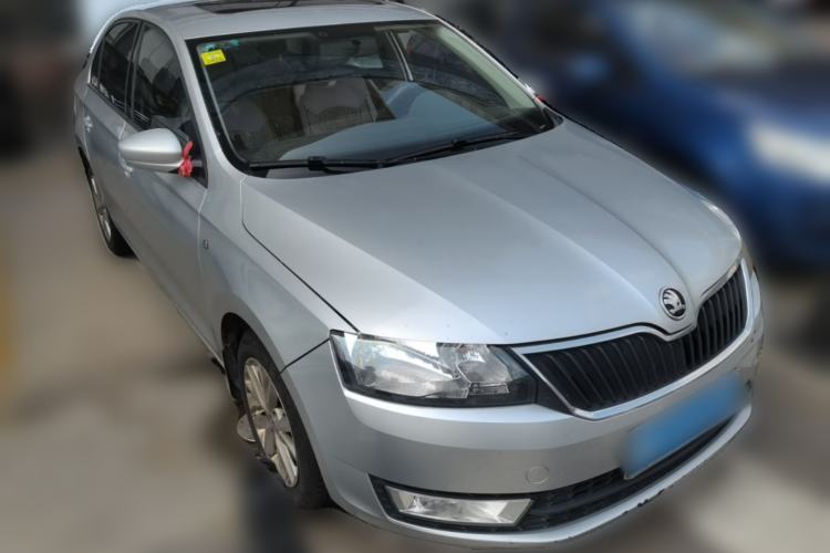 Used Skoda Rapid 2015 1.6L Manual Smart Selection Model Front Right 45 Deg