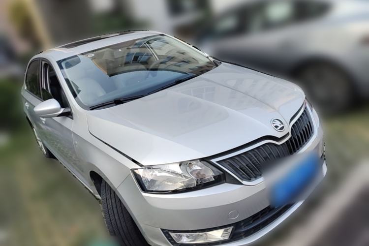 Used Skoda Rapid 2015 1.6L Automatic Smart Selection Model Front Right 45 Deg