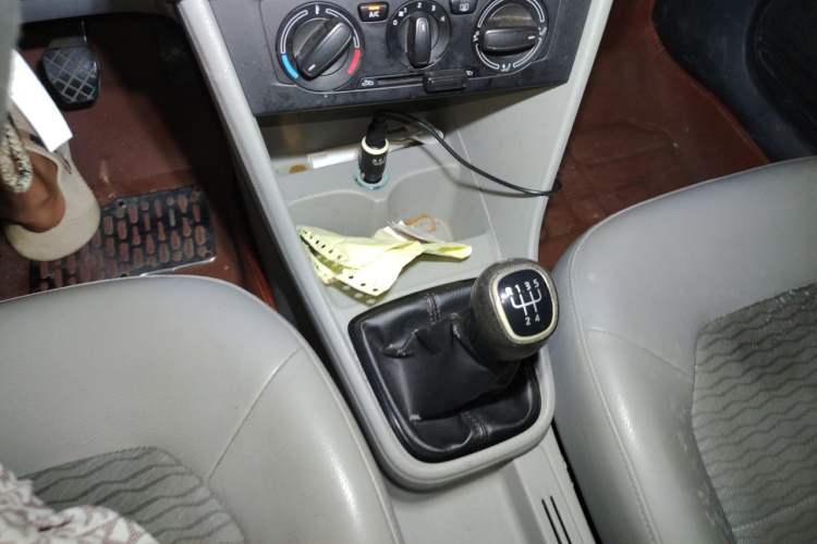 Used Skoda Rapid 2015 1.6L Manual Smart Selection Model Gear Lever