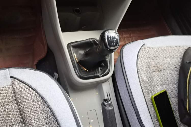 Used Skoda Rapid 2015 1.6L Manual Smart Selection Model Gear Lever