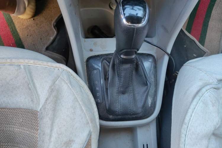 Used Skoda Rapid 2015 1.6L Automatic Smart Selection Model Gear Lever