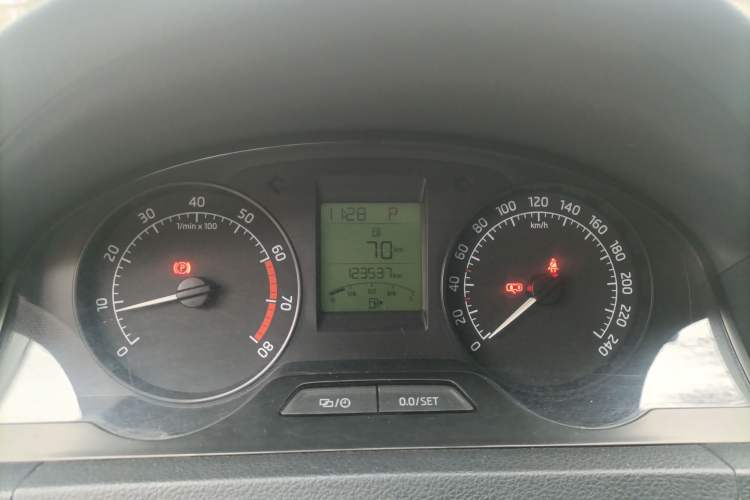 Used Skoda Rapid 2015 1.6L Automatic Smart Selection Model Instrument Cluster