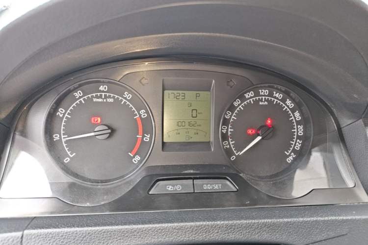 Used Skoda Rapid 2015 1.6L Automatic Smart Selection Model Instrument Cluster