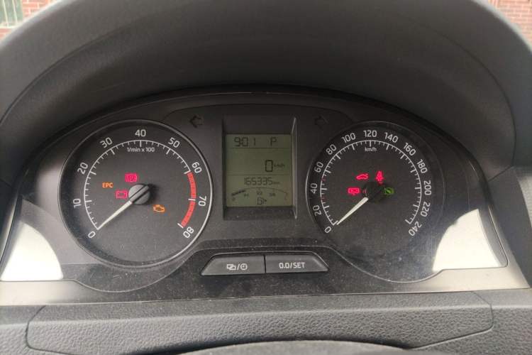 Used Skoda Rapid 2015 1.6L Automatic Smart Selection Model Instrument Cluster