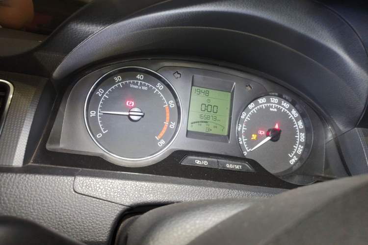 Used Skoda Rapid 2015 1.6L Manual Smart Selection Model Instrument Cluster