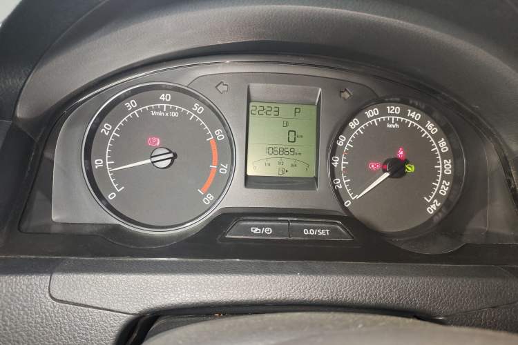 Used Skoda Rapid 2015 1.6L Automatic Smart Selection Model Instrument Cluster