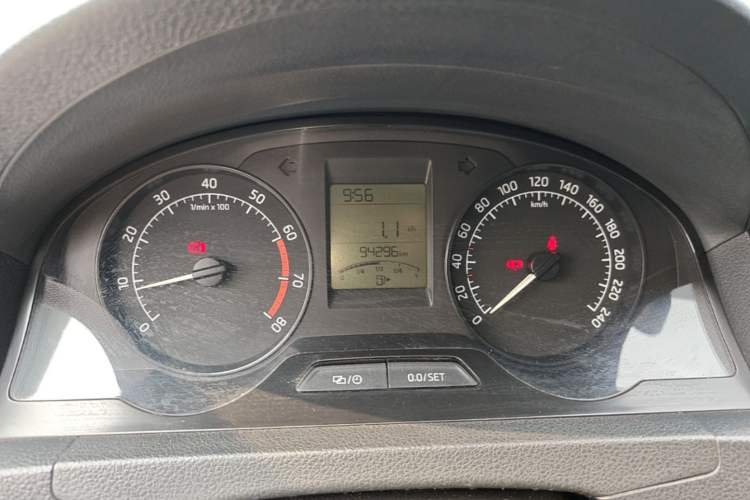 Used Skoda Rapid 2015 1.6L Manual Smart Selection Model Instrument Cluster