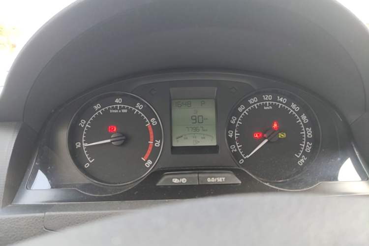 Used Skoda Rapid 2015 1.6L Automatic Smart Selection Model Instrument Cluster