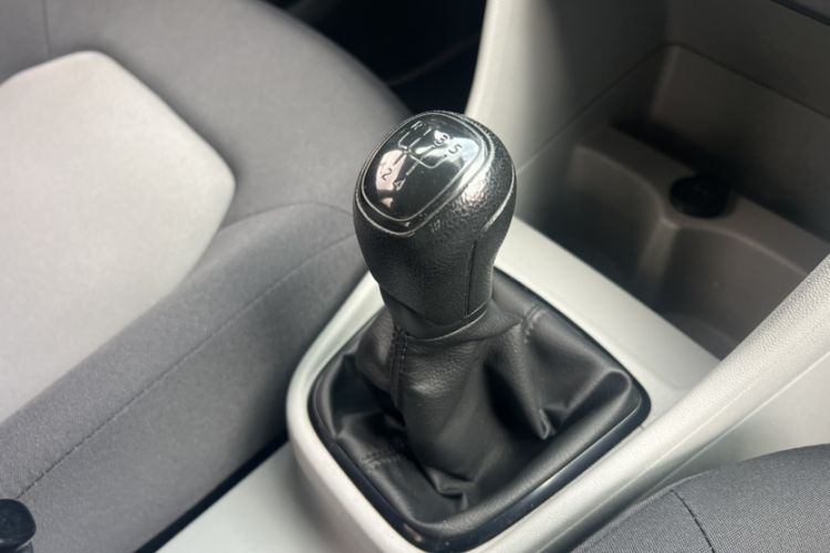 Used Skoda Rapid 2015 1.6L Manual Le Xuan Model Interior 3