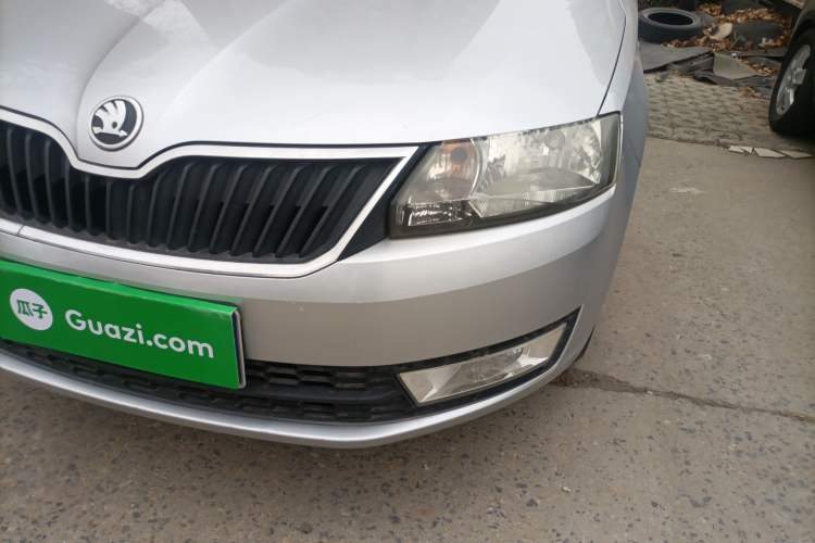 Used Skoda Rapid 2015 1.6L Automatic Smart Selection Model Left Front Headlight