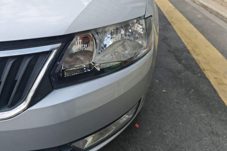 Used Skoda Rapid 2015 1.6L Automatic Smart Selection Model Left Front Headlight