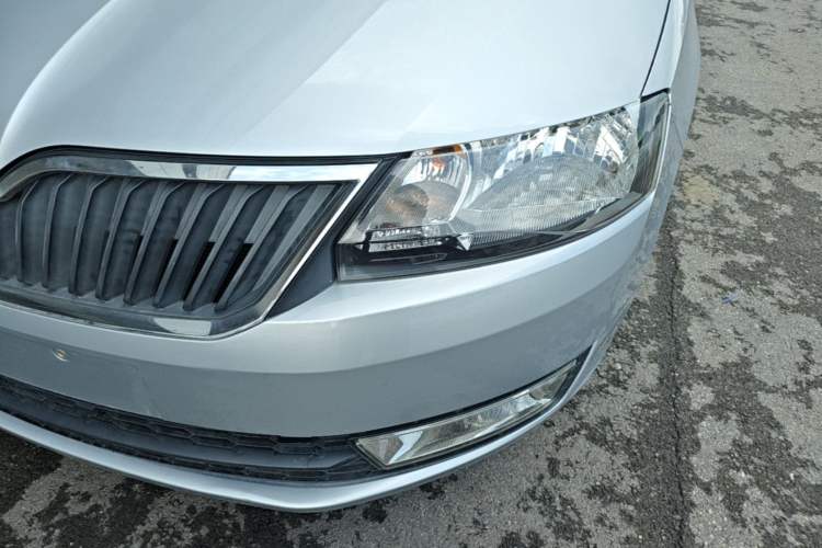 Used Skoda Rapid 2015 1.6L Automatic Smart Selection Model Left Front Headlight